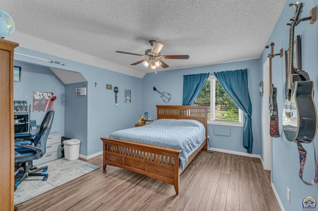 2531 SW Pepperwood CT, Topeka, KS 66614