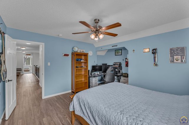2531 SW Pepperwood CT, Topeka, KS 66614