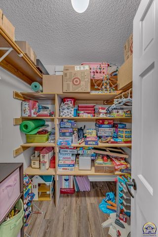 2531 SW Pepperwood CT, Topeka, KS 66614