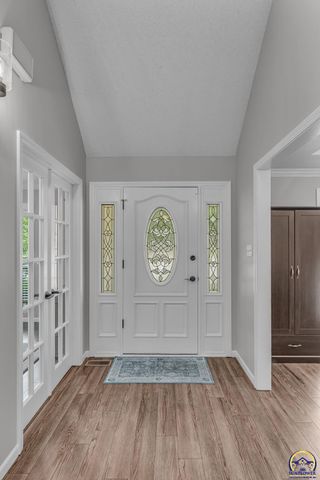 2531 SW Pepperwood CT, Topeka, KS 66614