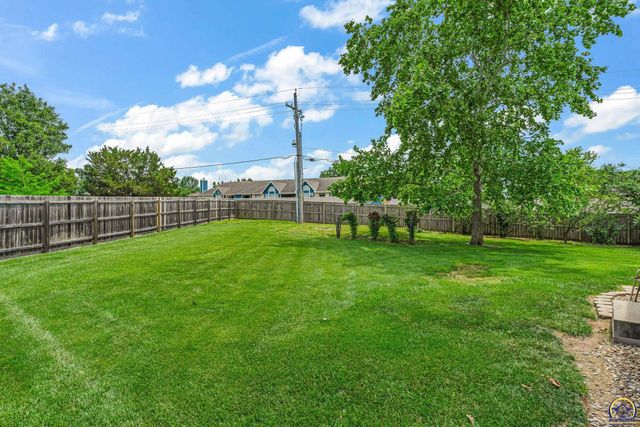 2531 SW Pepperwood CT, Topeka, KS 66614