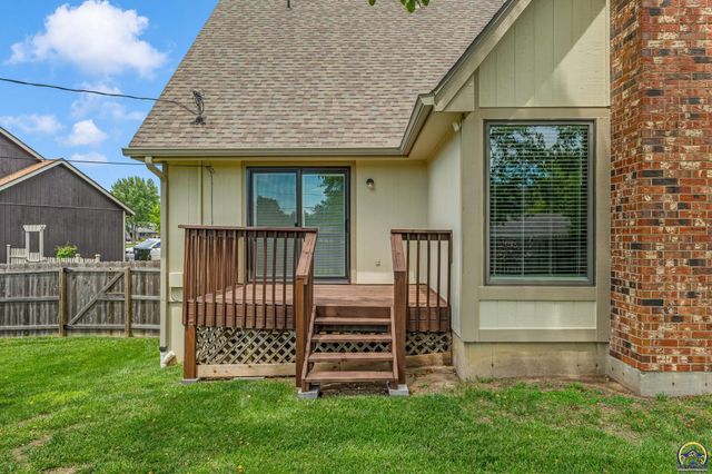 2531 SW Pepperwood CT, Topeka, KS 66614