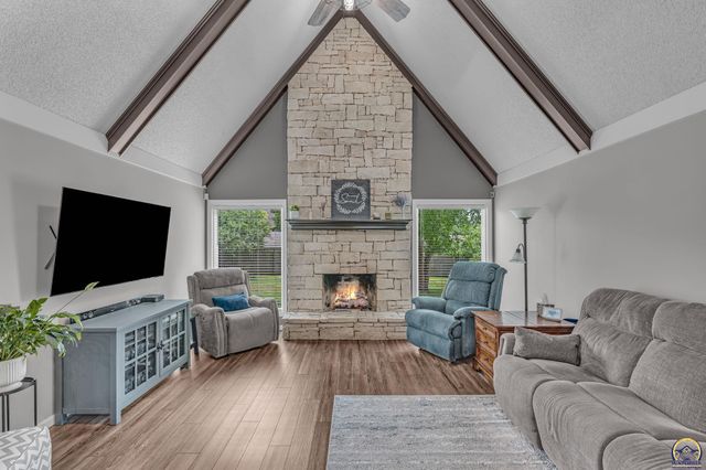 2531 SW Pepperwood CT, Topeka, KS 66614