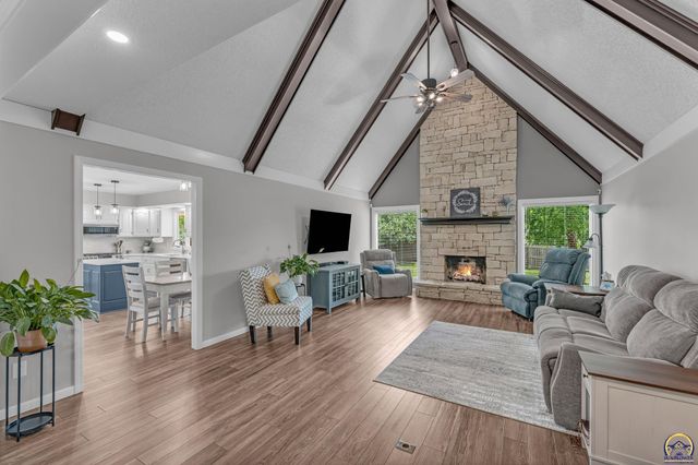 2531 SW Pepperwood CT, Topeka, KS 66614