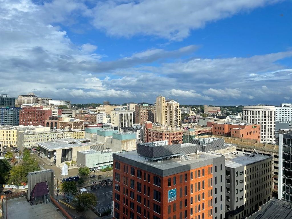 117 Campau Circle, Grand Rapids, MI 49503