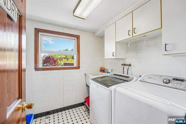 61 Shades Of Death Road, Independence, NJ 07838