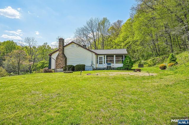61 Shades Of Death Road, Independence, NJ 07838