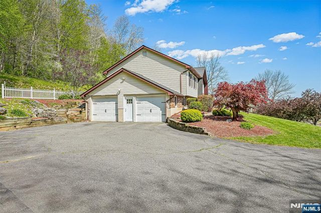 61 Shades Of Death Road, Independence, NJ 07838