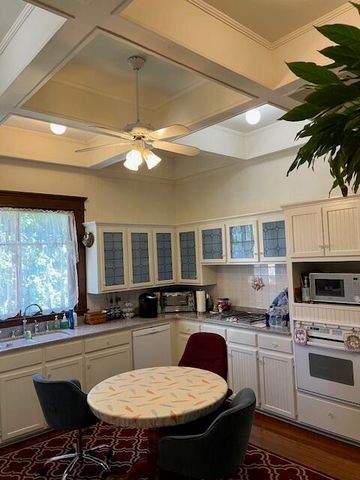 335 South Wood Street, Neosho, MO 64850