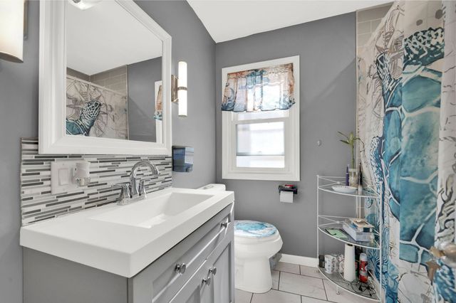 9427 S Utica Avenue, Evergreen Park, IL 60805