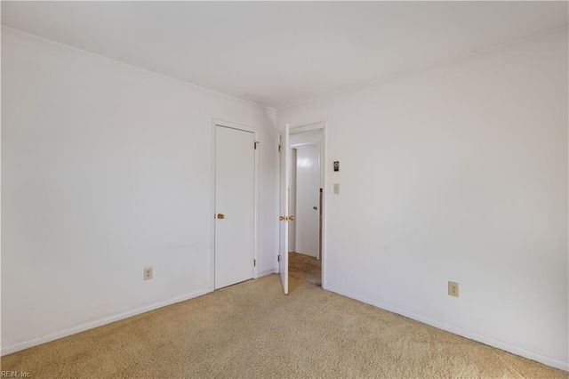 6265 Debbie CIR, Hayes, VA 23072