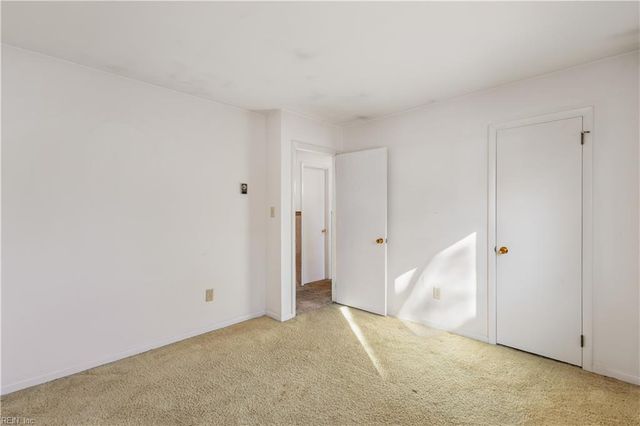 6265 Debbie CIR, Hayes, VA 23072