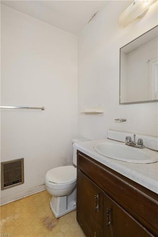 6265 Debbie CIR, Hayes, VA 23072