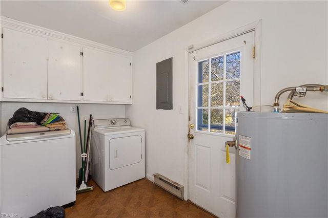 6265 Debbie CIR, Hayes, VA 23072