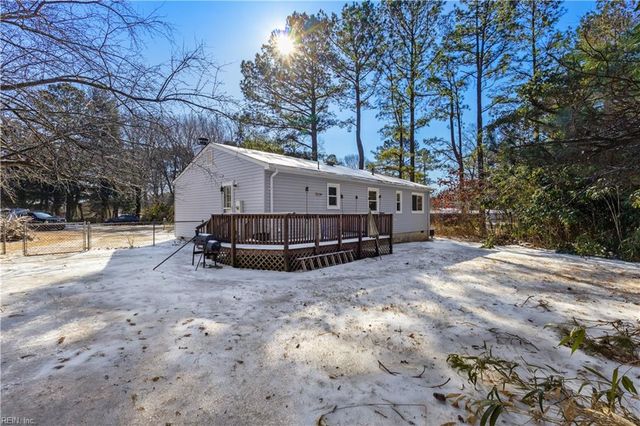 6265 Debbie CIR, Hayes, VA 23072