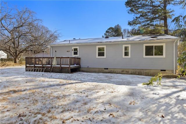 6265 Debbie CIR, Hayes, VA 23072