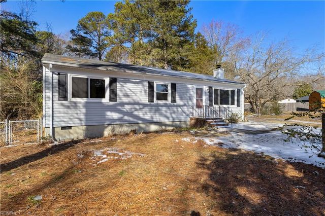 6265 Debbie CIR, Hayes, VA 23072