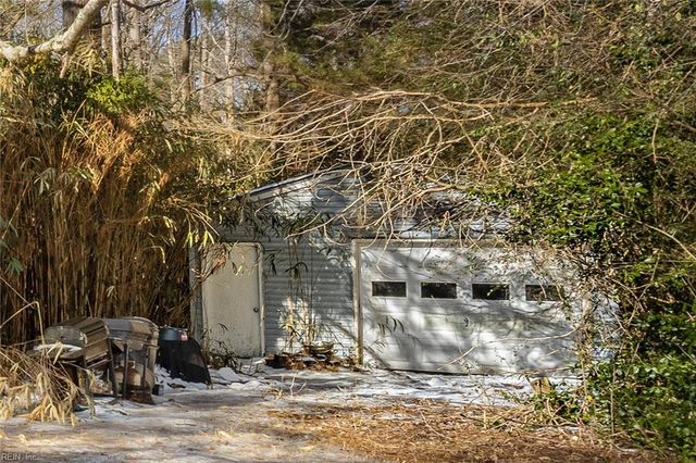 6265 Debbie CIR, Hayes, VA 23072