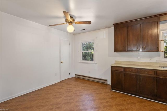 6265 Debbie CIR, Hayes, VA 23072