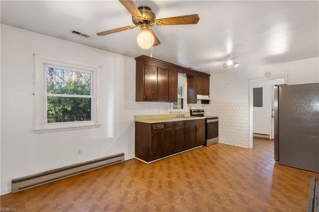 6265 Debbie CIR, Hayes, VA 23072