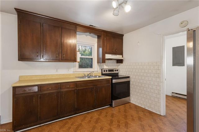 6265 Debbie CIR, Hayes, VA 23072