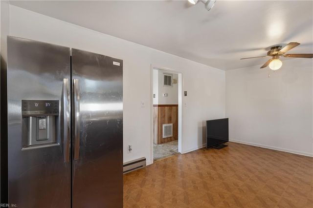 6265 Debbie CIR, Hayes, VA 23072