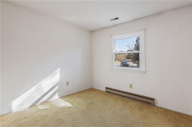 6265 Debbie CIR, Hayes, VA 23072