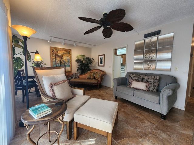 2132 LAKEWOOD CLUB DRIVE S 8B, St Petersburg, FL 33712