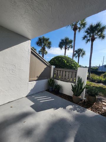 2132 LAKEWOOD CLUB DRIVE S 8B, St Petersburg, FL 33712