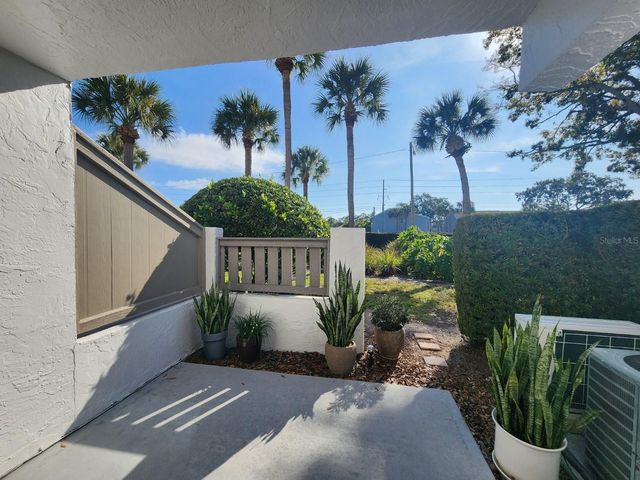 2132 LAKEWOOD CLUB DRIVE S 8B, St Petersburg, FL 33712