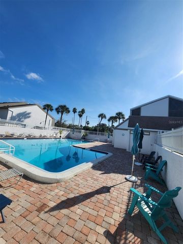 2132 LAKEWOOD CLUB DRIVE S 8B, St Petersburg, FL 33712