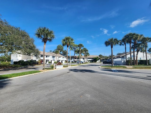 2132 LAKEWOOD CLUB DRIVE S 8B, St Petersburg, FL 33712