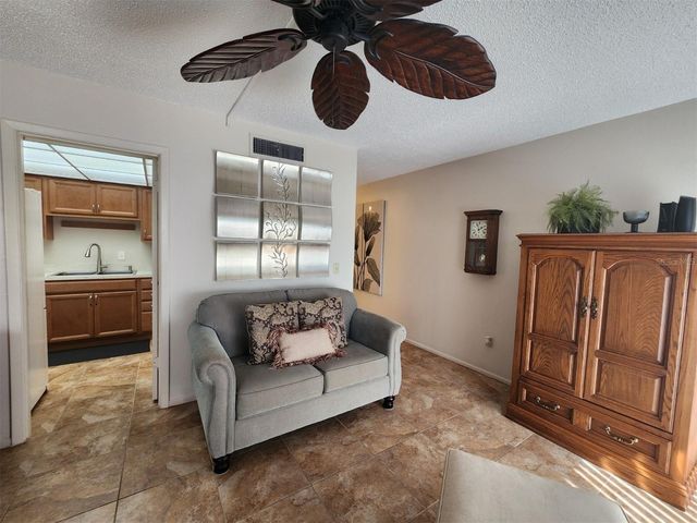 2132 LAKEWOOD CLUB DRIVE S 8B, St Petersburg, FL 33712