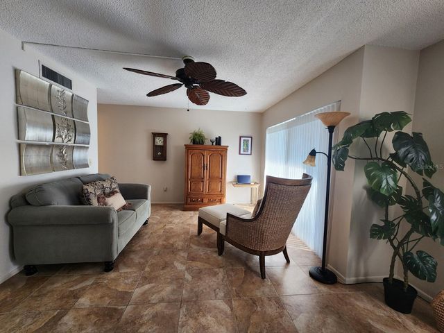 2132 LAKEWOOD CLUB DRIVE S 8B, St Petersburg, FL 33712