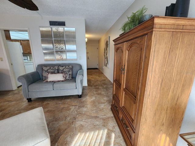 2132 LAKEWOOD CLUB DRIVE S 8B, St Petersburg, FL 33712