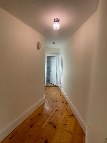 60 Pearl St, Leominster, MA 01453