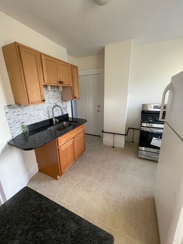 60 Pearl St, Leominster, MA 01453