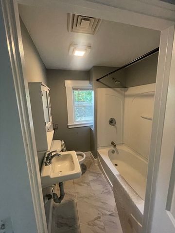 60 Pearl St, Leominster, MA 01453