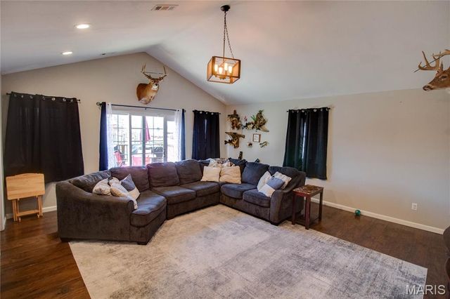 549 McHugh Street, Wood River, IL 62095