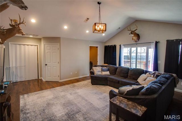 549 McHugh Street, Wood River, IL 62095