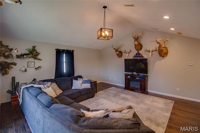 549 McHugh Street, Wood River, IL 62095