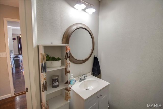 549 McHugh Street, Wood River, IL 62095