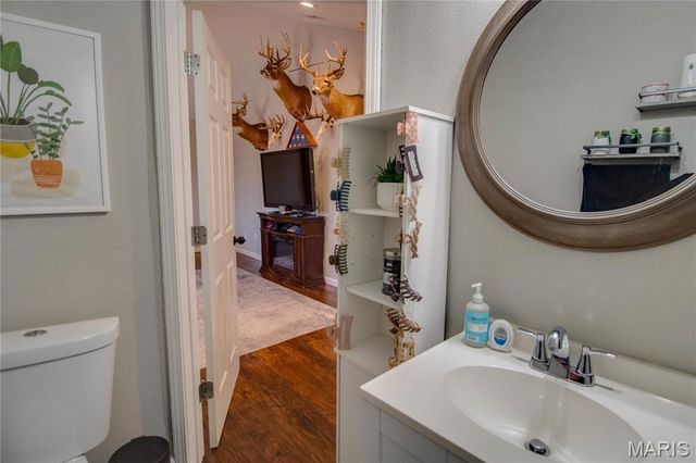 549 McHugh Street, Wood River, IL 62095