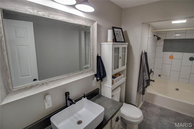 549 McHugh Street, Wood River, IL 62095