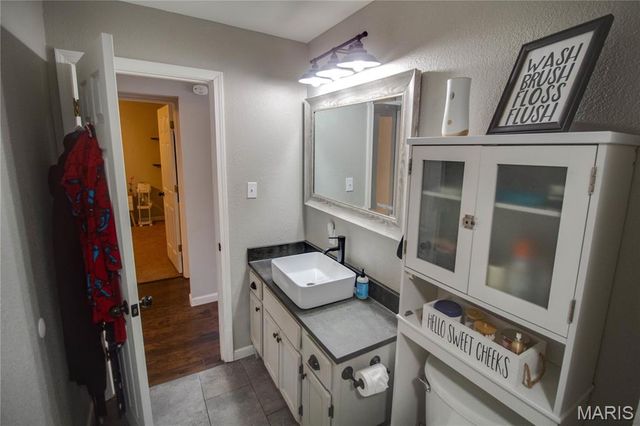 549 McHugh Street, Wood River, IL 62095