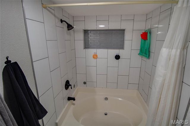 549 McHugh Street, Wood River, IL 62095