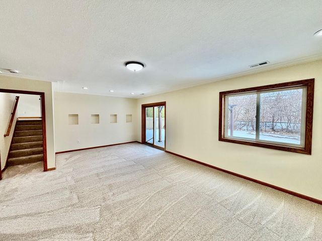 7550 31st Street N, Oakdale, MN 55128