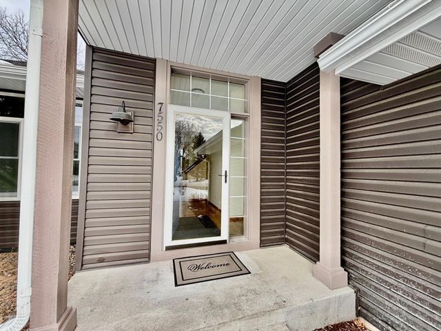 7550 31st Street N, Oakdale, MN 55128