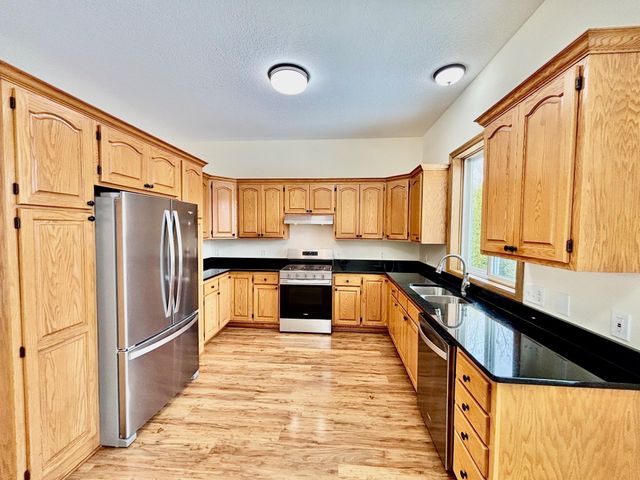 7550 31st Street N, Oakdale, MN 55128