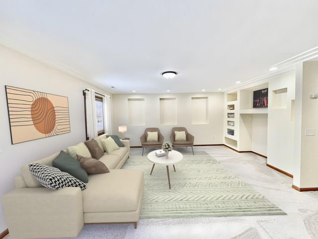 7550 31st Street N, Oakdale, MN 55128